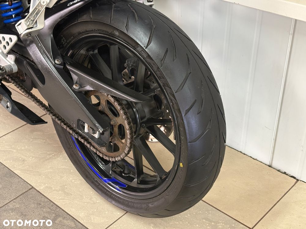 Yamaha YZF - 8