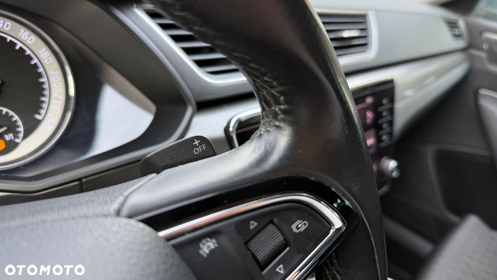 Skoda Superb 2.0 TDI DSG Premium Edition - 38