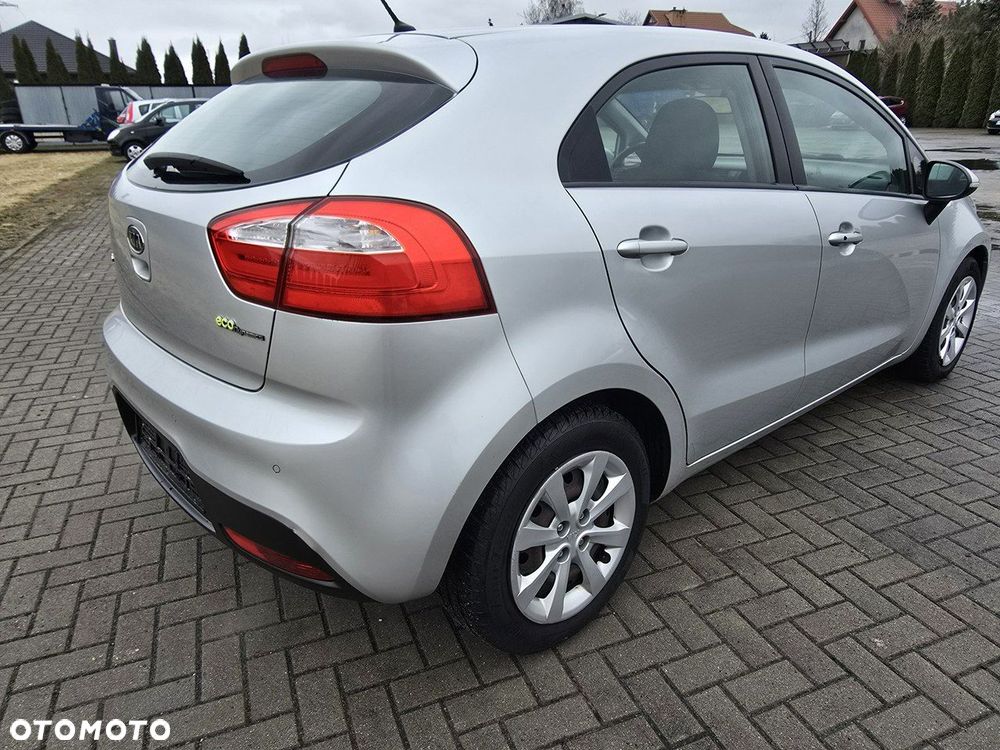 Kia Rio - 11