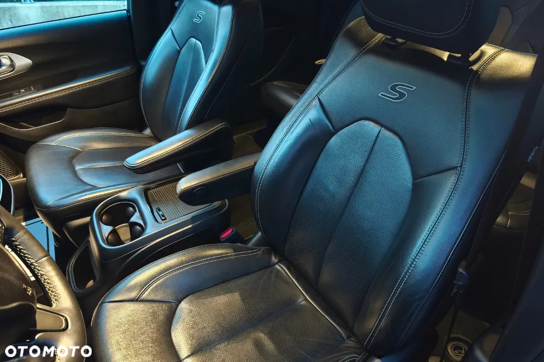 Chrysler Pacifica - 23