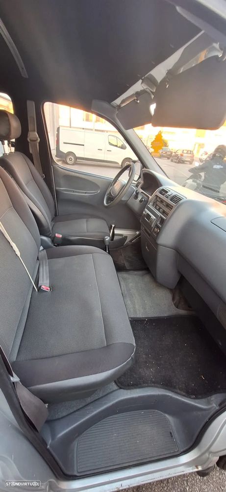 Toyota HiAce 2.4 D LXH12LB - 4