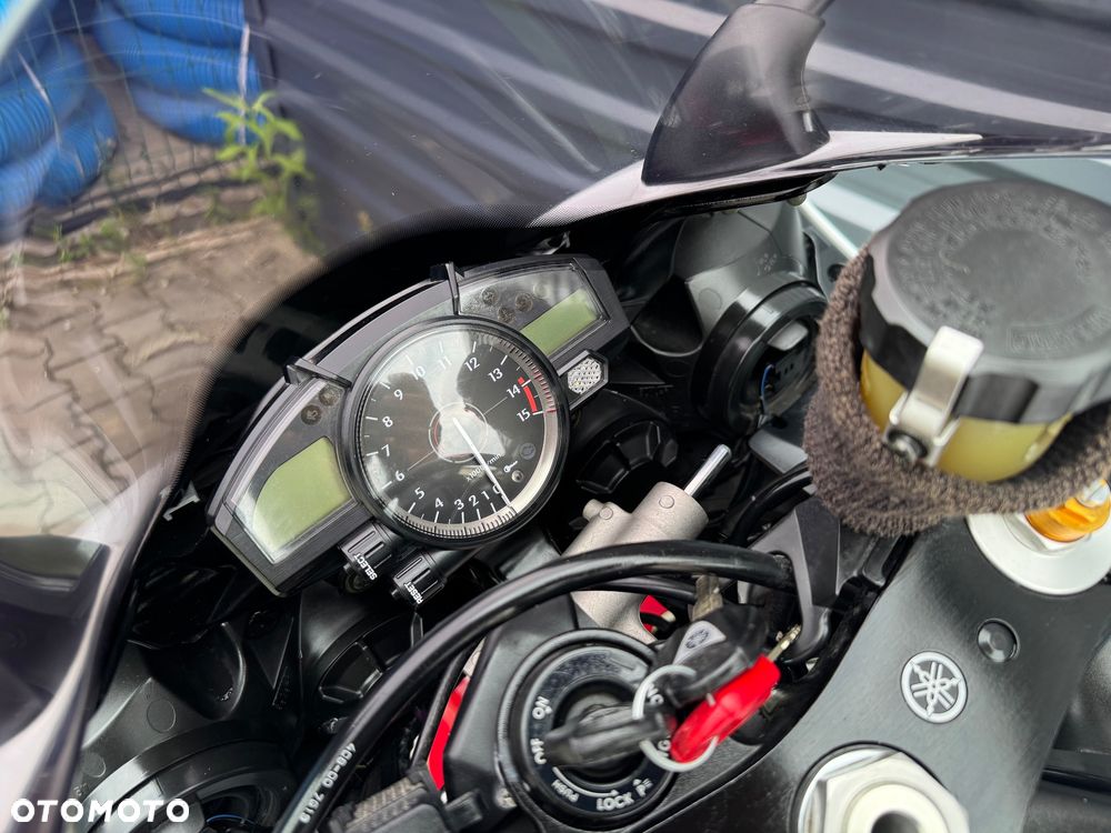 Yamaha R1 - 21