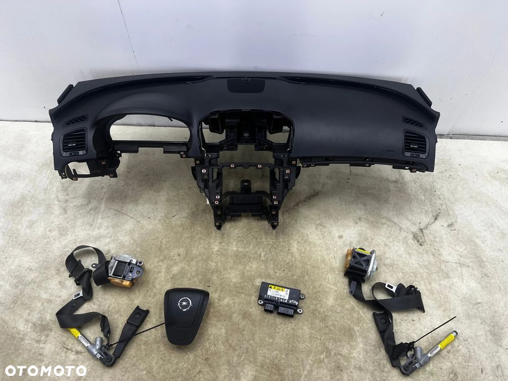Deska rozdzielcza Opel Insignia A 08-13r. konsola poduszki powietrzne pasy - 2