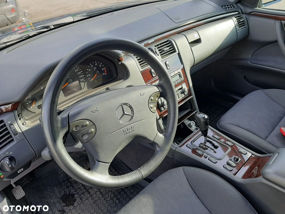 Mercedes-Benz Klasa E - 8