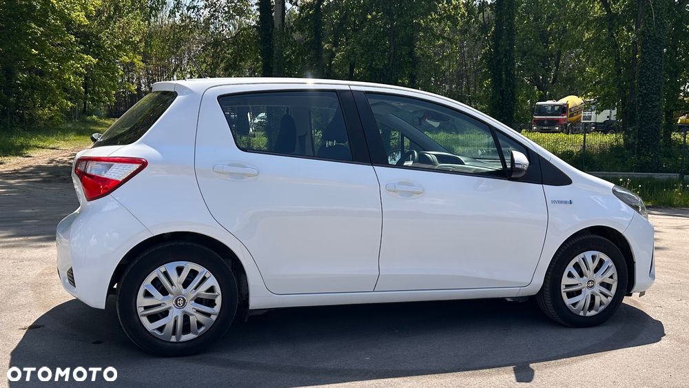 Toyota Yaris Hybrid 100 Premium - 23