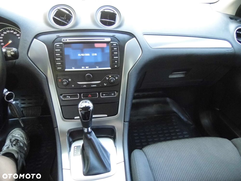 Ford Mondeo 2.0 T Ghia MPS6 - 33