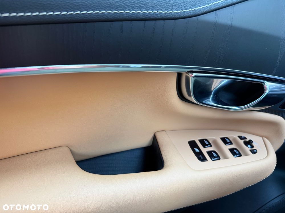 Volvo XC 90 - 22