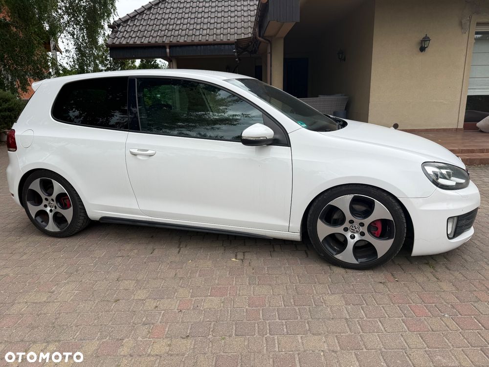 Volkswagen Golf 2.0 GTI adidas - 13
