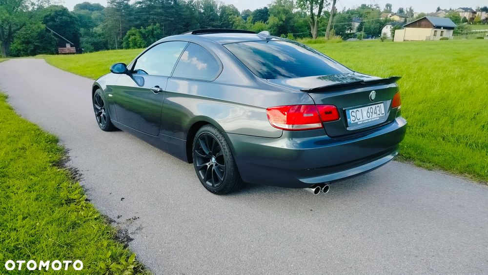 BMW Seria 3 330i - 3