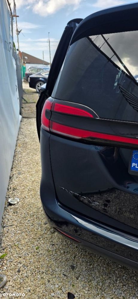 Chrysler Pacifica - 31