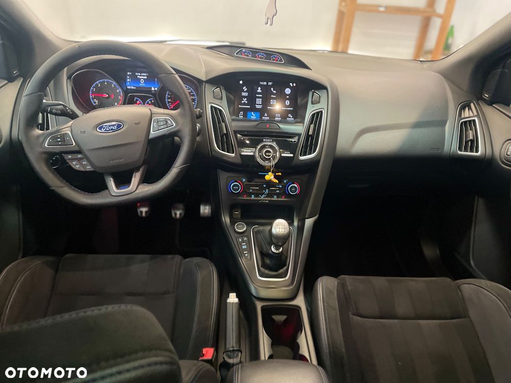 Ford Focus 2.3 EcoBoost RS - 16
