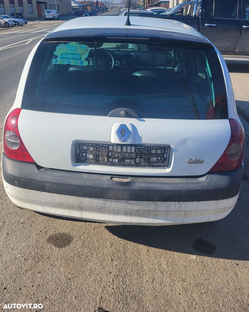 Dezmembram Renault Clio 2 din 2002 motor K9K-A7 1,5 D - 2