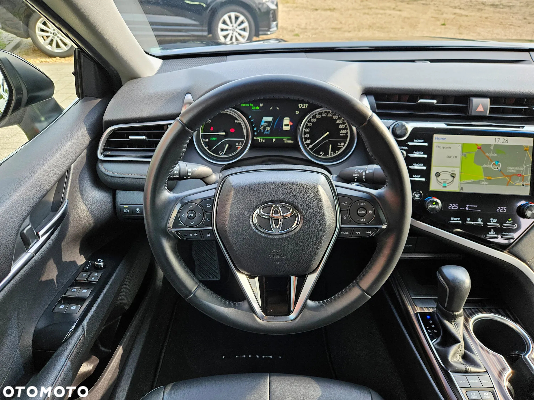 Toyota Camry 2.5 Hybrid Executive CVT - 17