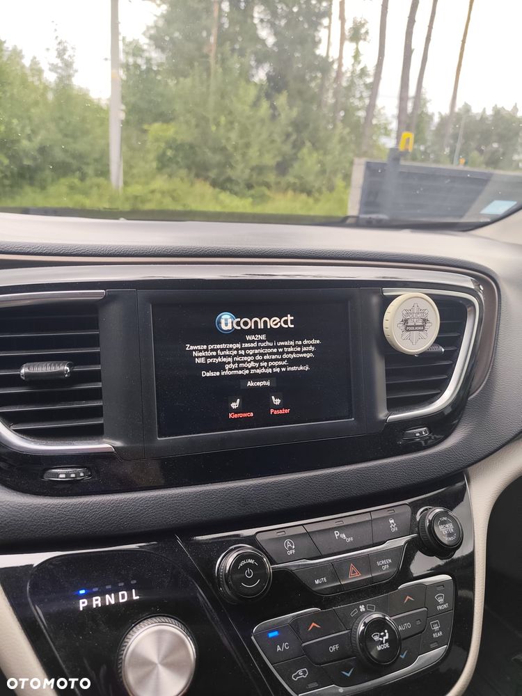 Chrysler Pacifica - 19
