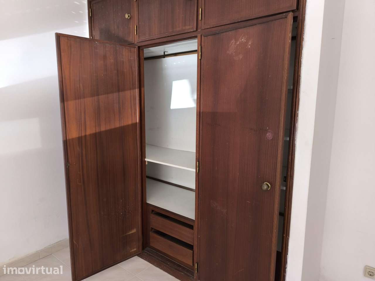 Apartamento T3 com elevador e boas áreas no Carregado - Grande imagem: 4/24