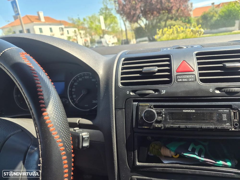 VW Golf 1.6 FSi Confortline - 6