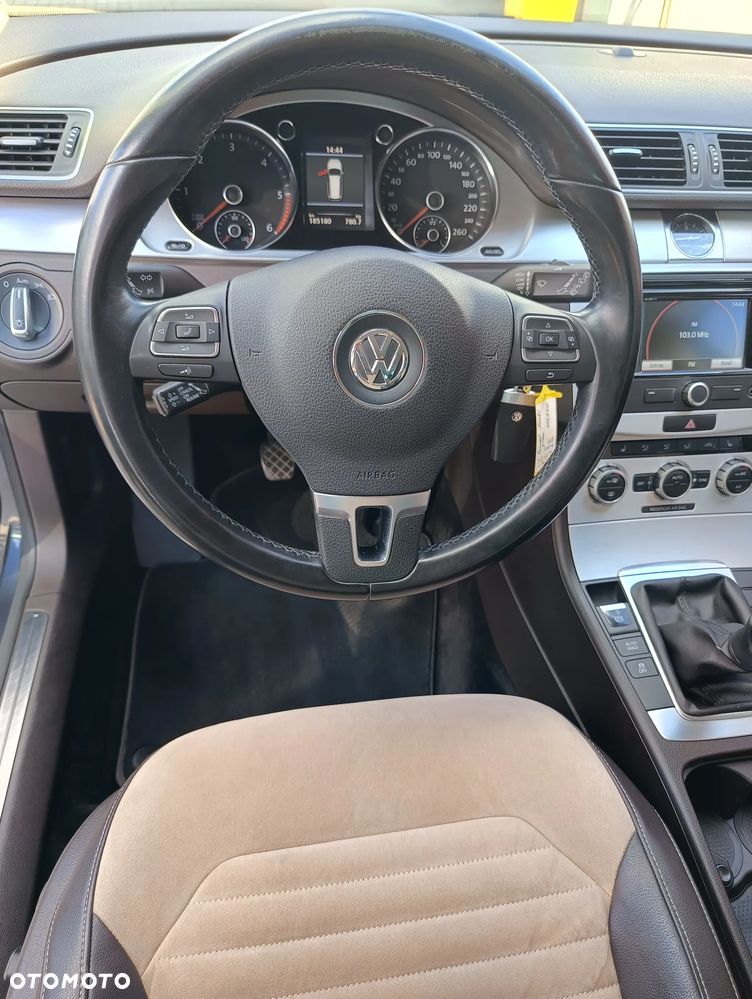 Volkswagen Passat - 28