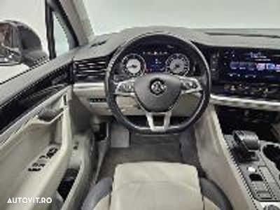 Volkswagen Touareg - 11