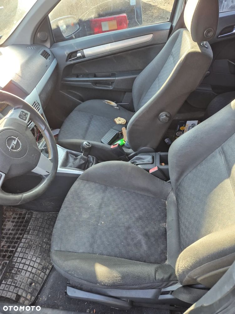 OPEL ASTRA H HB fotel fotele kanapa deska kokpit podsufitka boczek boczki klamka podłokietnik licznik prędkościomierz - 3