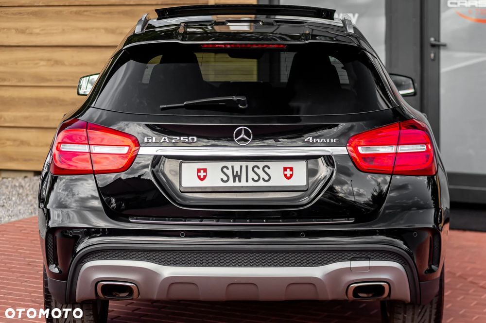 Mercedes-Benz GLA 250 4Matic 7G-DCT AMG Line - 12