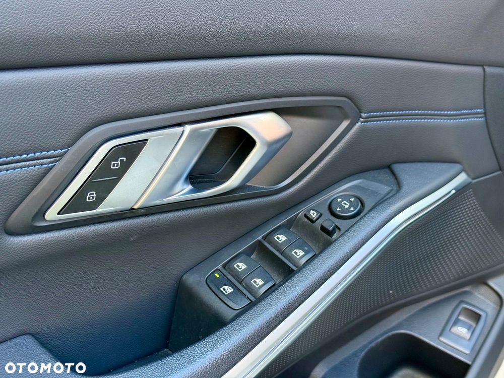 BMW Seria 3 330i M Sport sport - 21