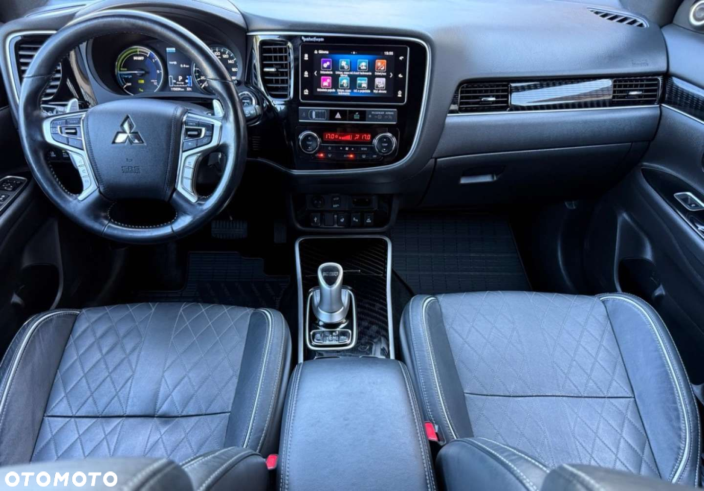 Mitsubishi Outlander - 12