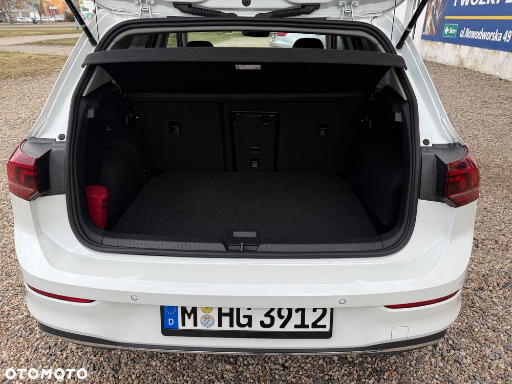 Volkswagen Golf - 8