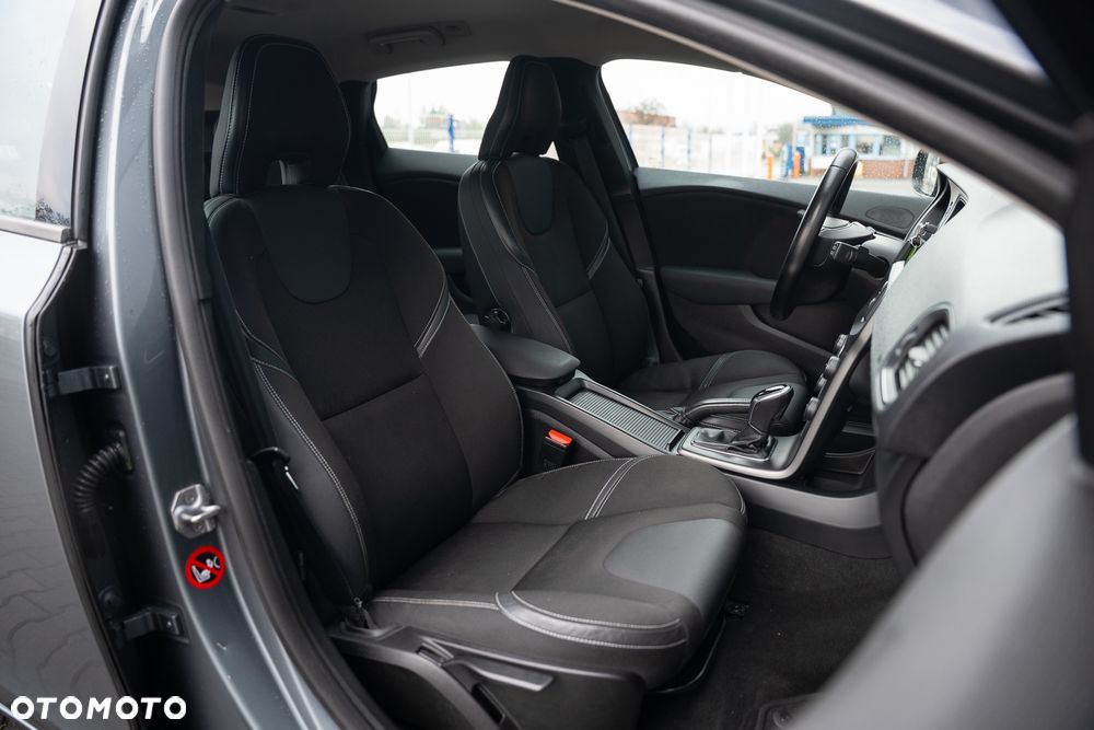 Volvo V40 D2 Geartronic Momentum - 24