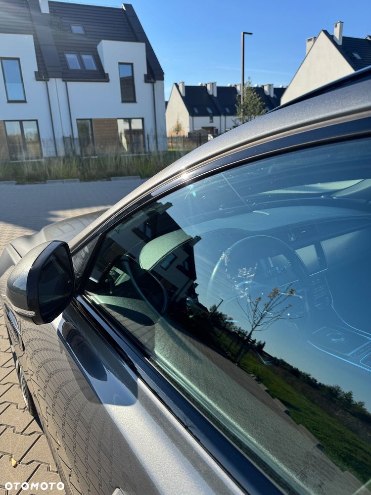Jaguar XF 20d R-Sport - 28