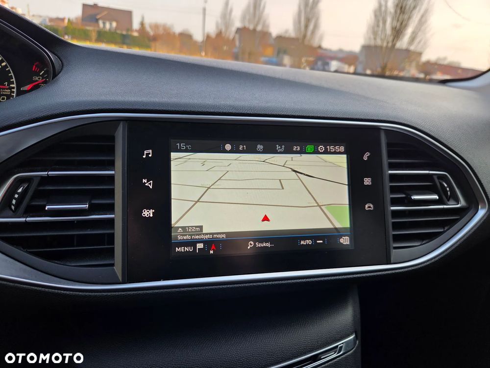 Peugeot 308 PureTech 130 GPF EAT8 Stop & Start Allure Business-Paket - 22