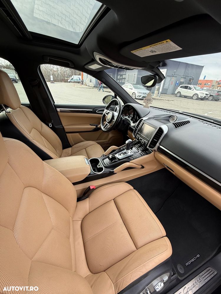 Porsche Cayenne Platinum Edition - 18