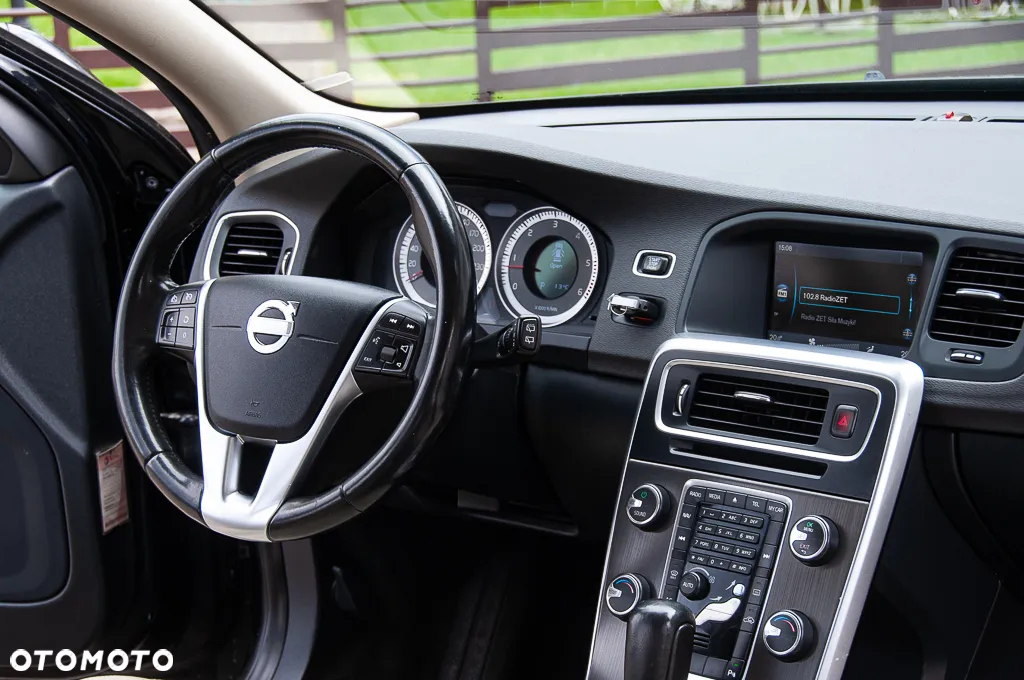 Volvo V60 D4 Geartronic Summum - 17