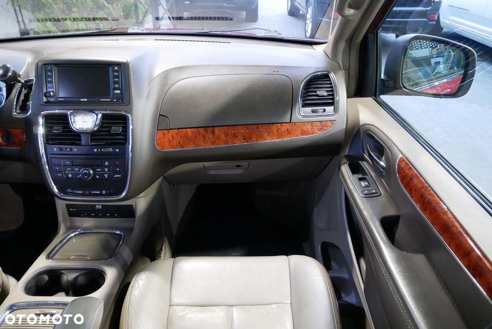 Chrysler Town & Country 3.6 Limited - 24