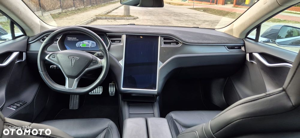 Tesla Model S - 25
