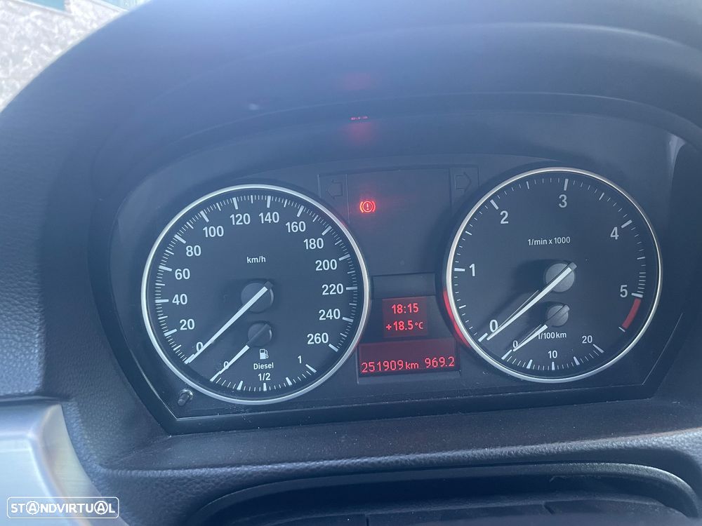 BMW 320 2009 photo 2