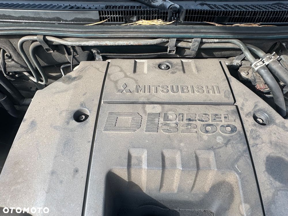 Mitsubishi Pajero - 14