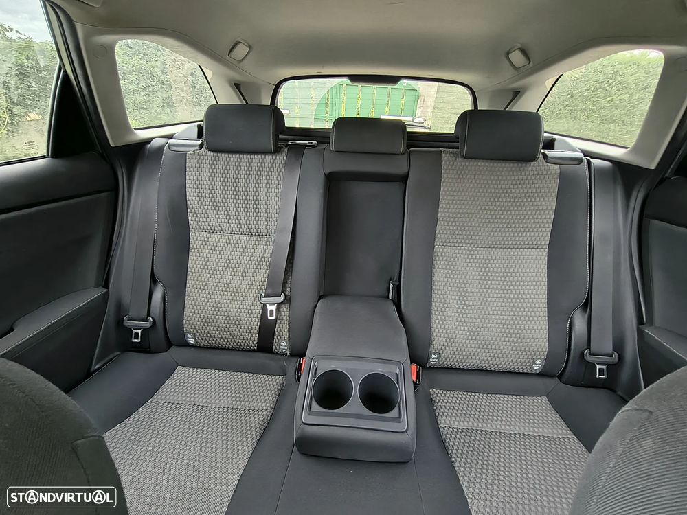 Toyota Auris Touring Sports 1.8 HSD Comfort +P.Techno+P.Sport - 8