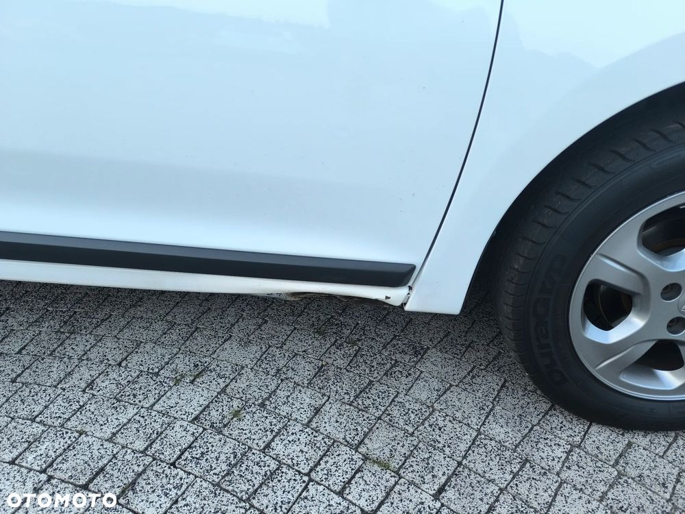 Dacia Logan dCi 90 Laureate - 27