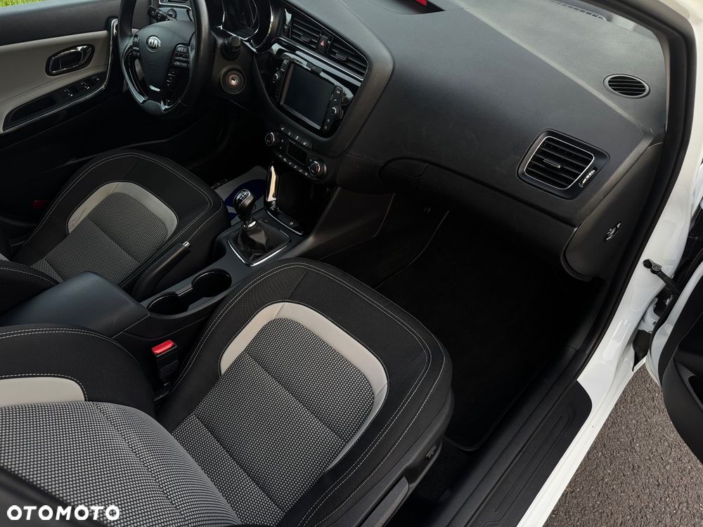 Kia Ceed 1.4 CVVT ISG Dream Team Edition - 29