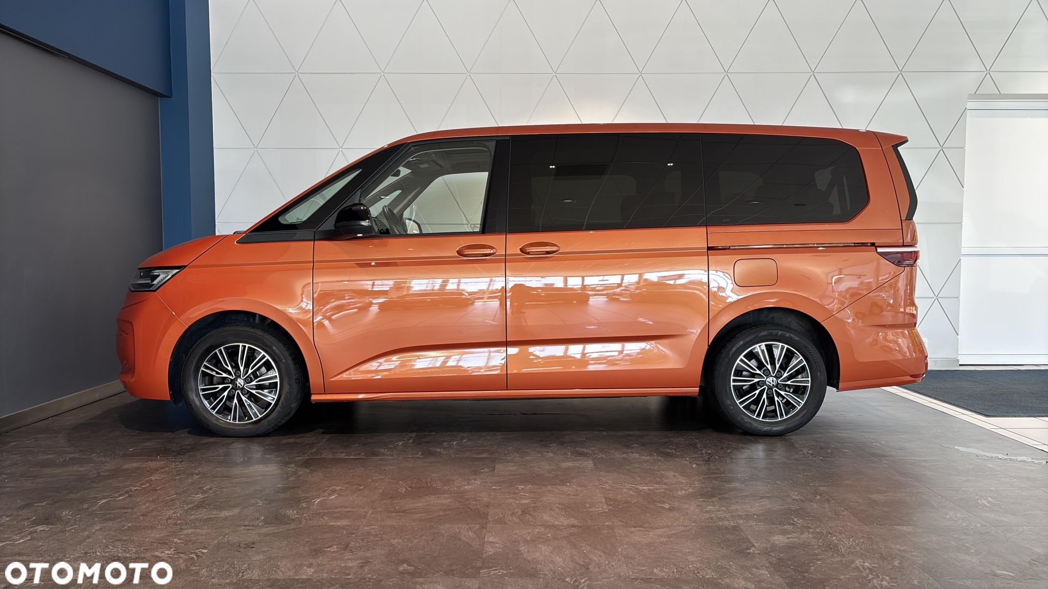 Volkswagen Multivan 2.0 TDI L2 Life DSG - 2