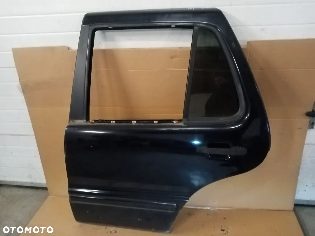 Drzwi lewy tył tylne lewe Mercedes ML W163 LAK 040 - 1