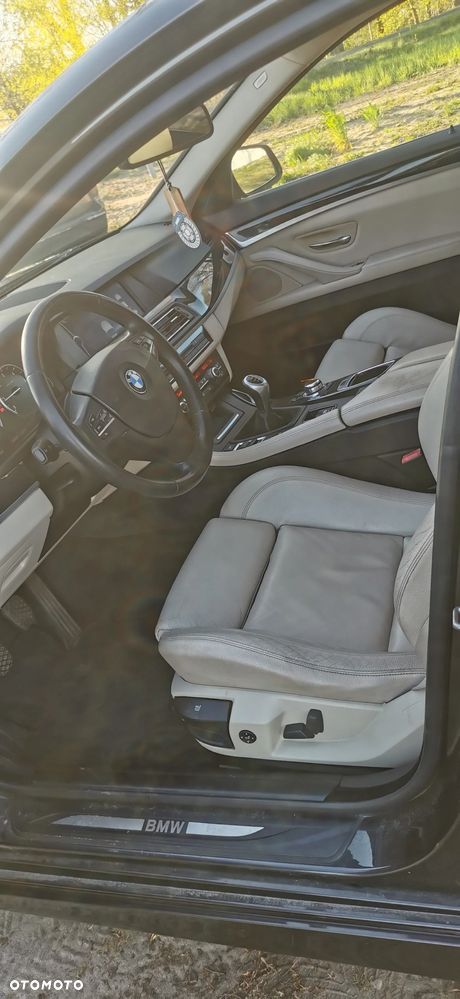 BMW Seria 5 525d - 14