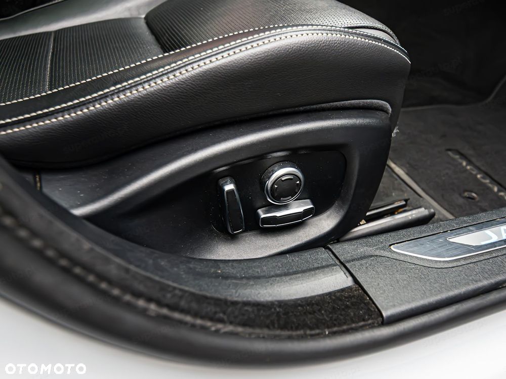 Jaguar XF 2.0 i4D AWD R-Sport - 10