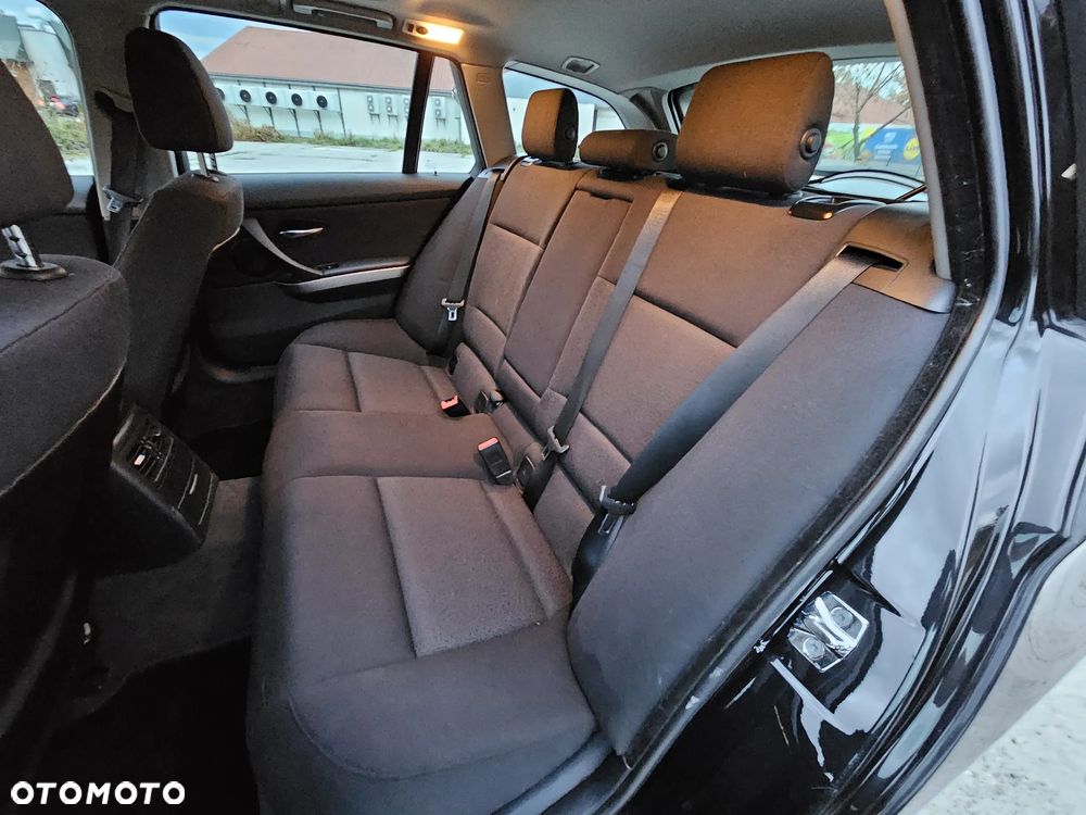 BMW Seria 3 318i - 21