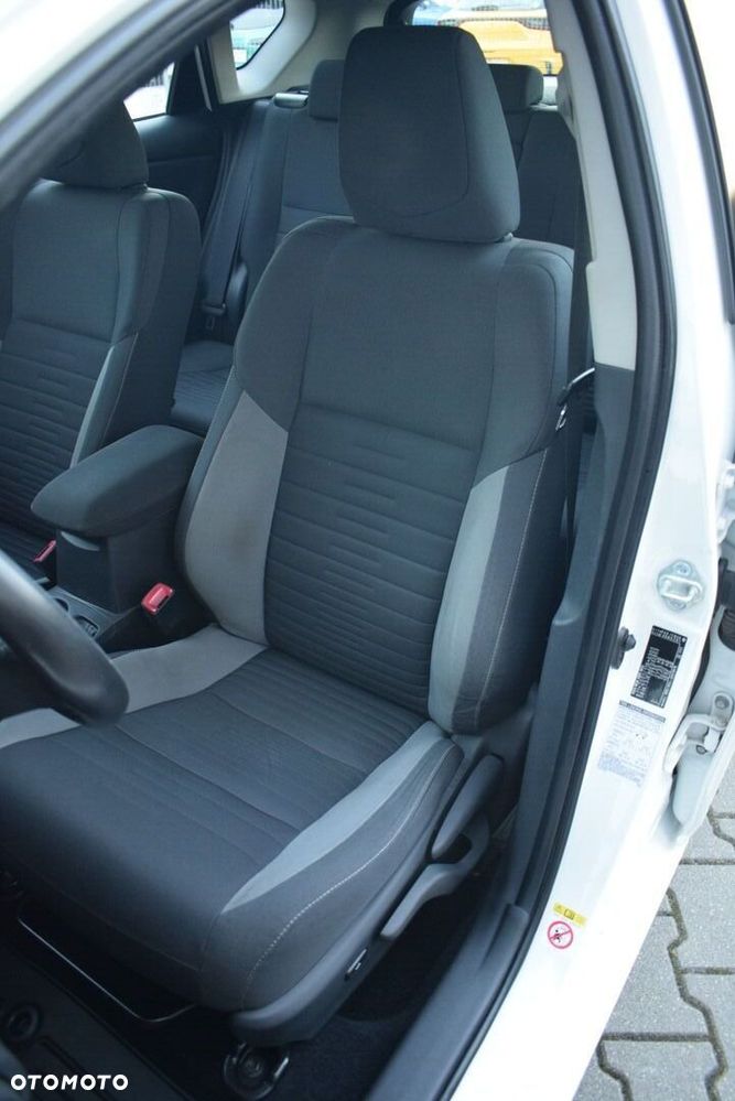 Toyota Auris 1.33 VVT-i Comfort - 10