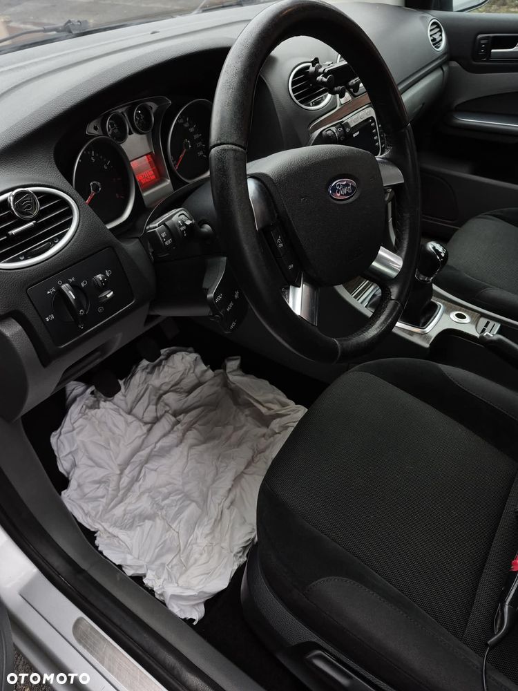 Ford Focus 1.6 Ti-VCT Ghia - 13