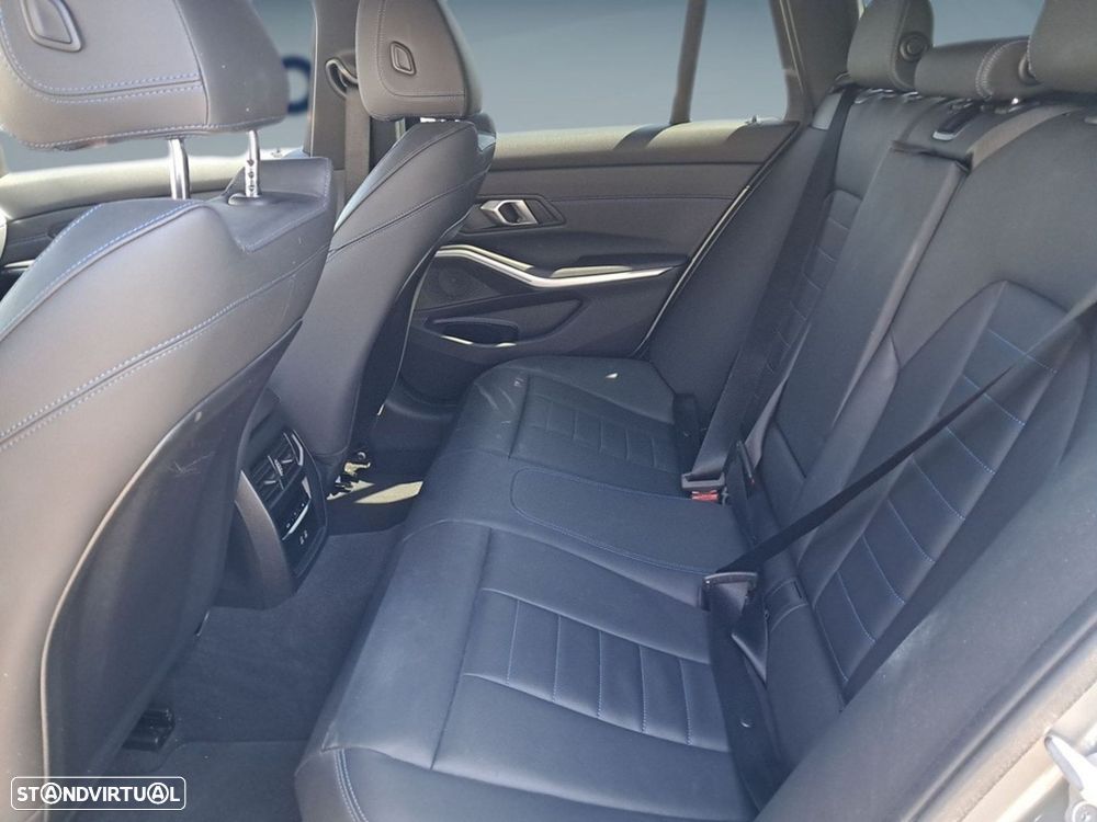 BMW 320 d Pack Desportivo M Auto - 14