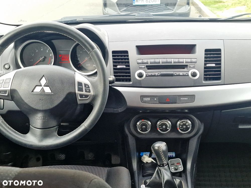 Mitsubishi Lancer 1.8 Invite - 13