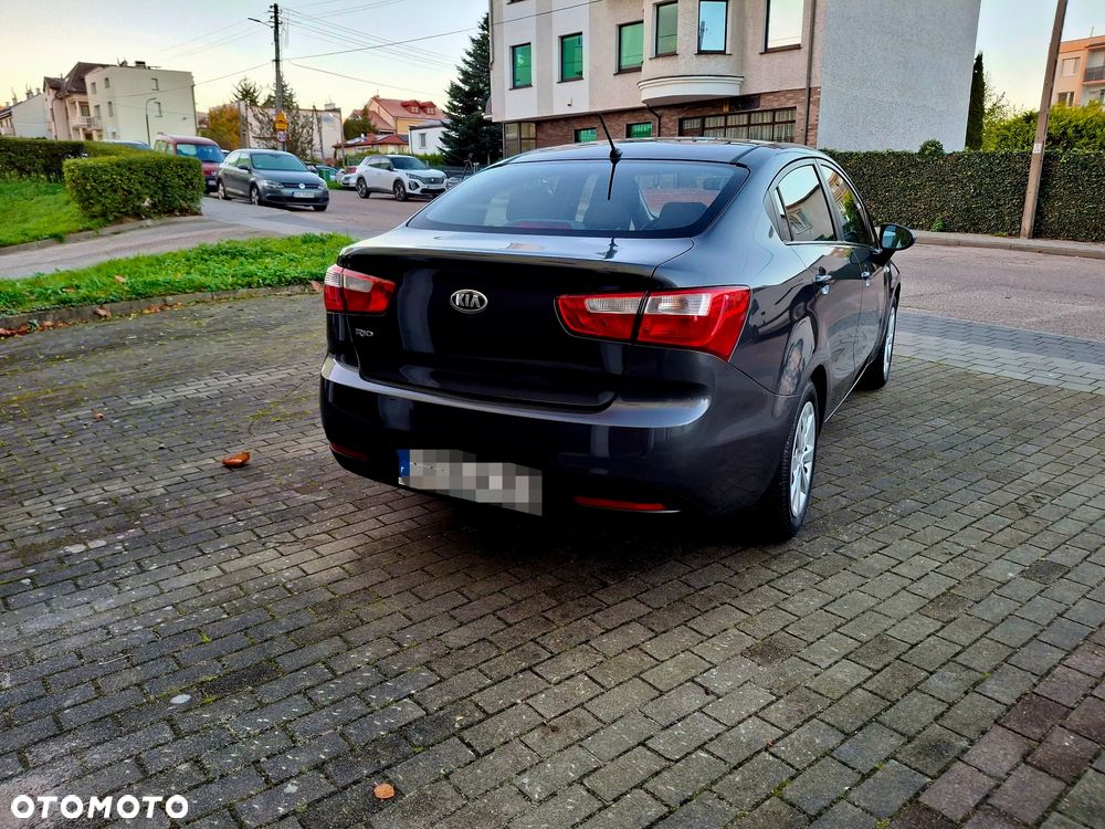 Kia Rio - 11
