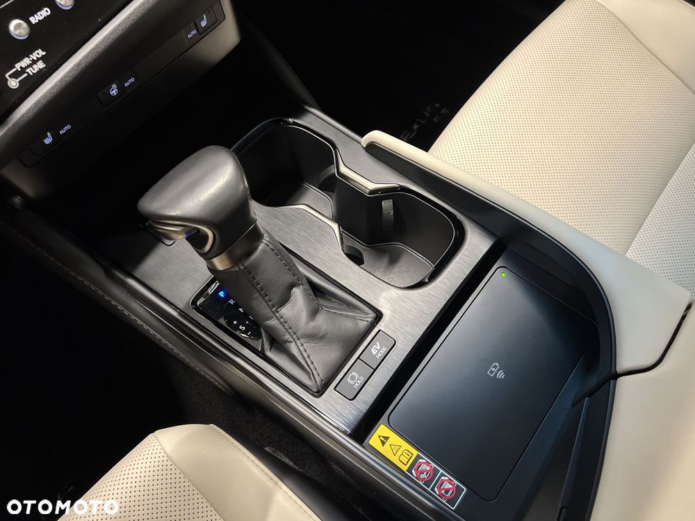 Lexus ES 300h Business Edition - 32